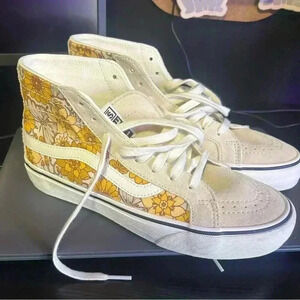 Vans High Top Woman’s Size 10 Flowers Mushrooms Cottage Core Sneakers